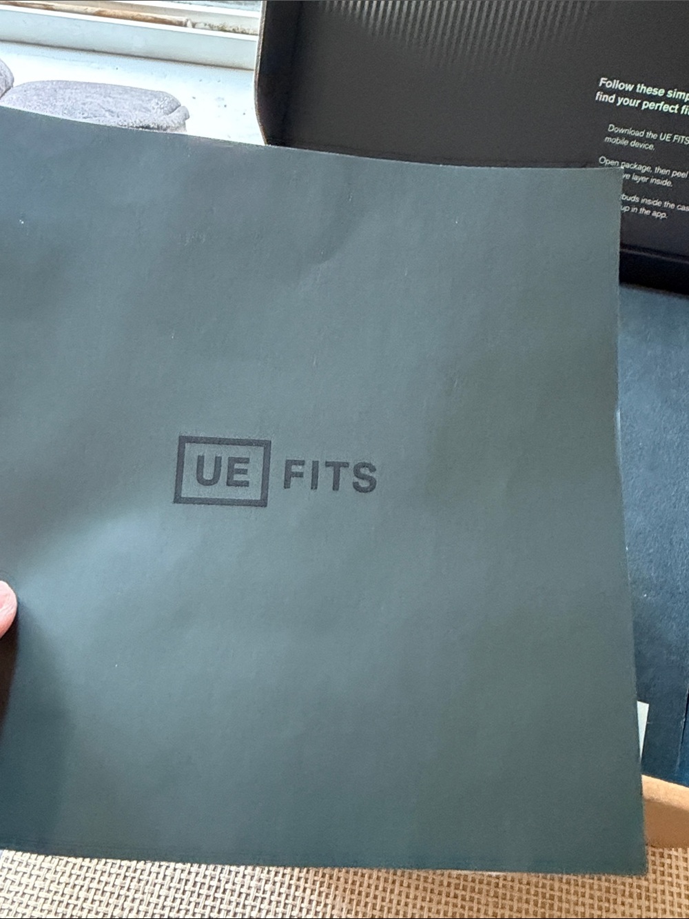Logitech UE Fits Dawn wireless earbuds, moldable tips, charging cable - Picture 4 of 5